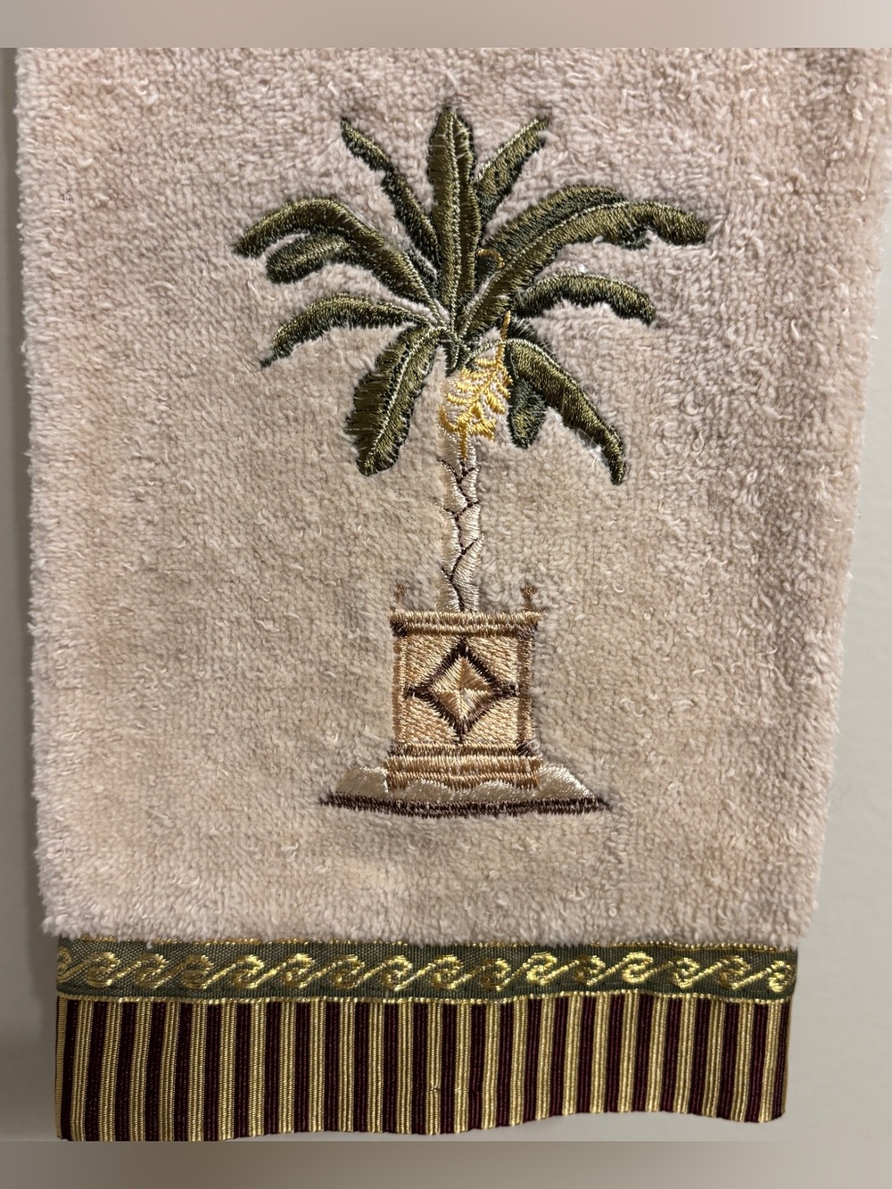 Avanti Linens Banana Palm Embroidered Hand Towel Beige